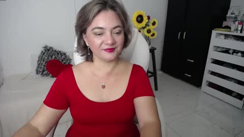 Snapshot of rebeca_milf chatting on March 11, 11:55 am REBECA online show from March 11, 11:55 am