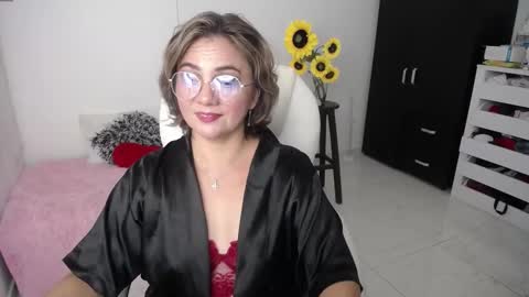 Snapshot of rebeca_milf chatting on February 22, 2:08 pm REBECA online show from February 22, 2:08 pm