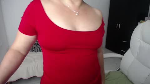 Snapshot of rebeca_milf chatting on February 6, 11:42 am REBECA online show from February 6, 11:42 am