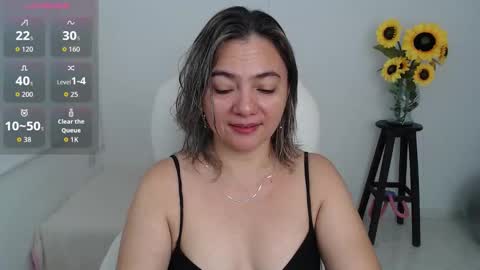 Snapshot of rebeca_milf chatting on October 19, 11:15 am REBECA online show from October 19, 11:15 am