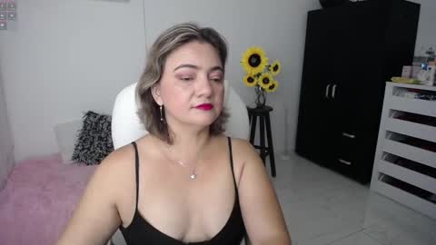 Snapshot of rebeca_milf chatting on February 13, 10:02 am REBECA online show from February 13, 10:02 am