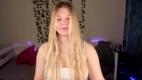 Snapshot of rebecca_____ chatting on September 23, 1:43 am rebecca_____ online show from September 23, 1:43 am