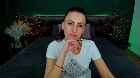 Snapshot of rebecca_diamonds chatting on February 27, 2:00 pm rebecca_diamonds online show from February 27, 2:00 pm