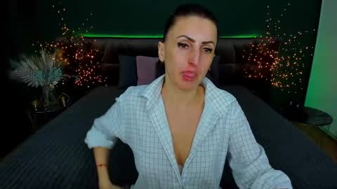 Snapshot of rebecca_diamonds chatting on February 10, 4:04 pm rebecca_diamonds online show from February 10, 4:04 pm