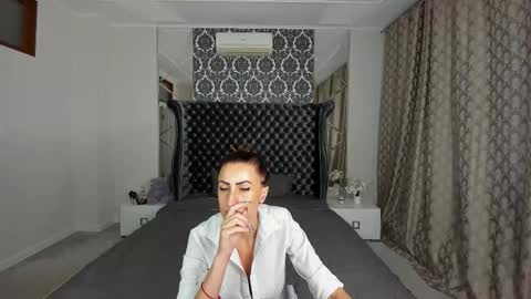 Snapshot of rebecca_diamonds chatting on October 6, 6:09 am rebecca_diamonds online show from October 6, 6:09 am