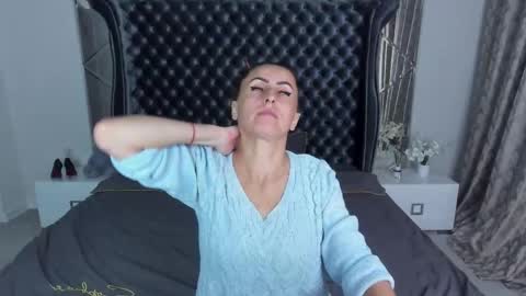 Snapshot of rebecca_diamonds chatting on October 14, 5:32 am rebecca_diamonds online show from October 14, 5:32 am