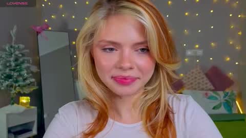 red__candy online show from December 17, 2:24 pm