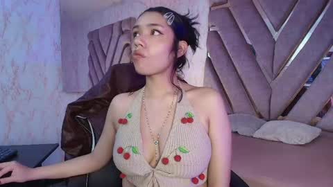 red_pandaa online show from May 8, 4:07 am