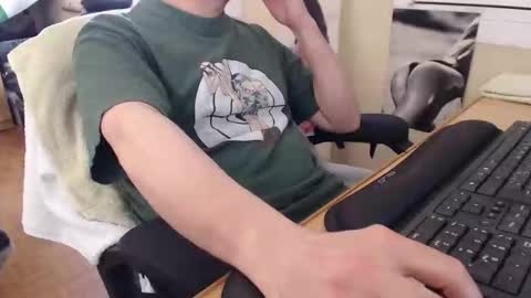 Red online show from April 11, 3:27 pm