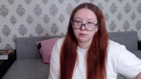Snapshot of redchloee chatting on October 19, 9:36 am Chloe online show from October 19, 9:36 am