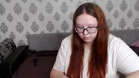 Snapshot of redchloee chatting on October 18, 8:18 am Chloe online show from October 18, 8:18 am