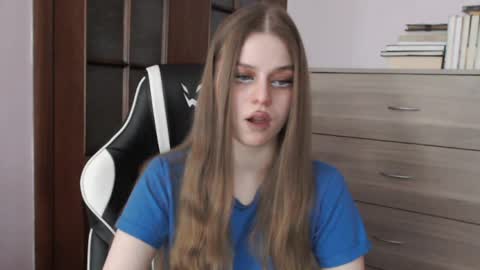 Lily online show from April 8, 2:36 am