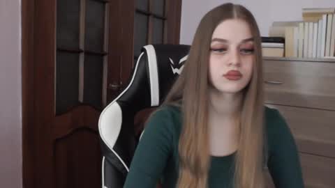 Lily online show from January 7, 2:05 am