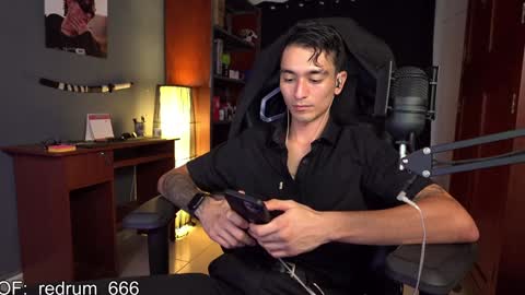 Snapshot of redrum_696 chatting on February 7, 6:24 pm Red online show from February 7, 6:24 pm