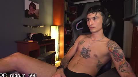 Snapshot of redrum_696 chatting on February 17, 9:10 pm Red online show from February 17, 9:10 pm