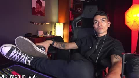 Snapshot of redrum_696 chatting on February 27, 5:15 pm Red online show from February 27, 5:15 pm