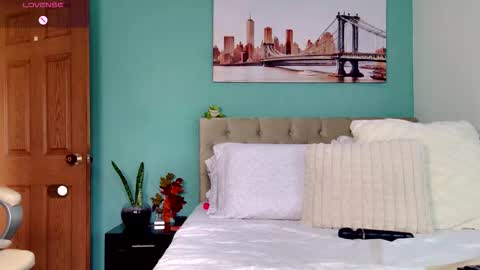 Yanella online show from November 15, 3:24 pm