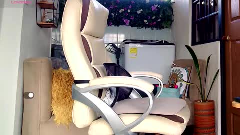 Yanella online show from March 29, 8:54 pm