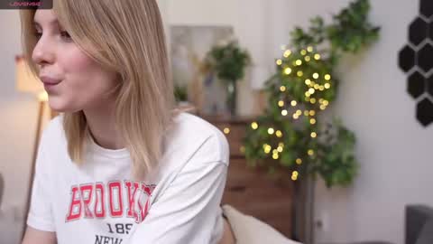 JessyinCherri yang online show from March 9, 1:37 pm