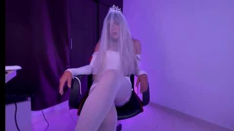 regina_mills_milk online show from November 19, 10:41 pm