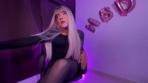 regina_mills_milk online show from December 5, 2:44 am