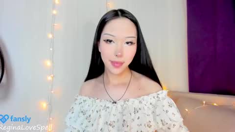 Snapshot of reginainspace chatting on February 12, 11:09 pm  Regina online show from February 12, 11:09 pm