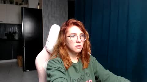 Snapshot of reginasmilee chatting on October 1, 2:54 am Regina online show from October 1, 2:54 am