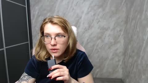 Snapshot of reginasmilee chatting on February 22, 6:08 pm Regina online show from February 22, 6:08 pm