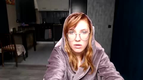 Snapshot of reginasmilee chatting on October 19, 3:33 am Regina online show from October 19, 3:33 am