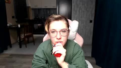 Snapshot of reginasmilee chatting on September 28, 11:25 pm Regina online show from September 28, 11:25 pm
