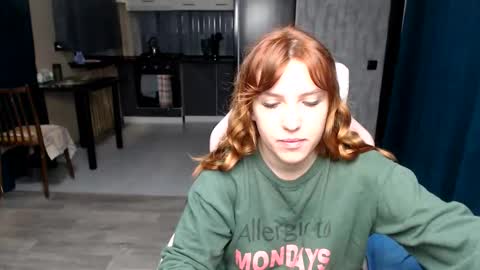 Snapshot of reginasmilee chatting on October 17, 2:59 am Regina online show from October 17, 2:59 am