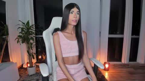 Snapshot of reichel_gray chatting on February 20, 2:51 am REICHEL online show from February 20, 2:51 am