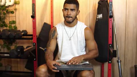 Snapshot of reik_von chatting on October 17, 12:31 pm Reik online show from October 17, 12:31 pm