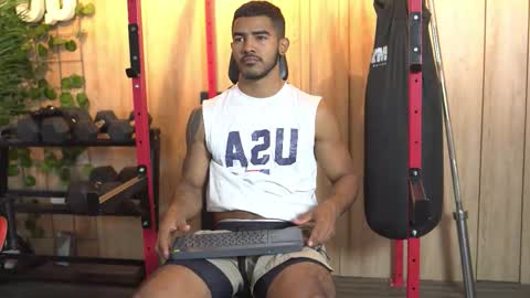 Snapshot of reik_von chatting on October 20, 12:10 pm Reik online show from October 20, 12:10 pm