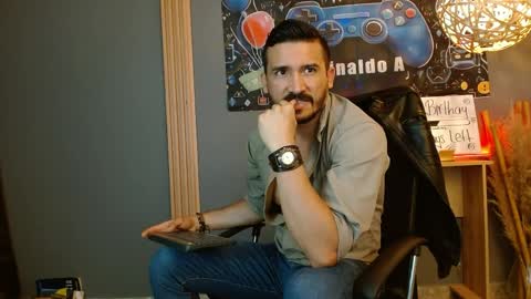   REIKO  online show from April 11, 7:18 pm