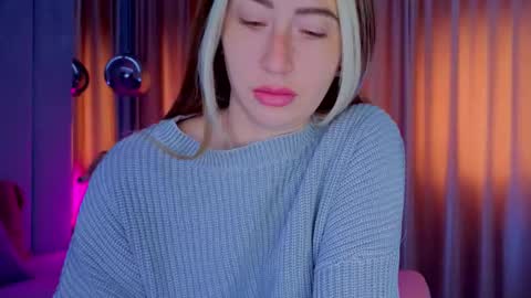 reina cummings online show from October 28, 6:47 am