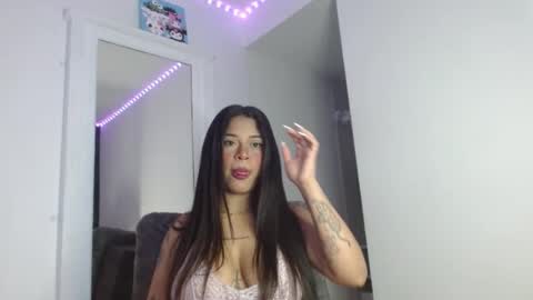 Snapshot of reina_reina chatting on October 1, 2:21 am reina_reina online show from October 1, 2:21 am