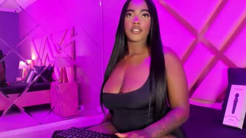 Snapshot of reinamiah chatting on September 10, 4:13 am Miah online show from September 10, 4:13 am