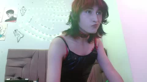reiv_femboy online show from May 7, 4:30 am