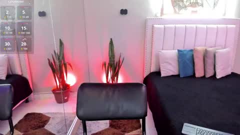 Snapshot of renataruiz_rr chatting on October 3, 12:46 pm online show from October 3, 12:46 pm