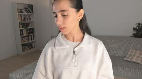 Snapshot of renatenavejar chatting on October 1, 1:59 am Call me Mira online show from October 1, 1:59 am
