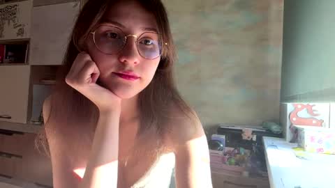 Mia online show from April 9, 1:17 pm