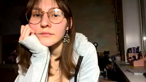 Mia online show from February 3, 2:21 pm