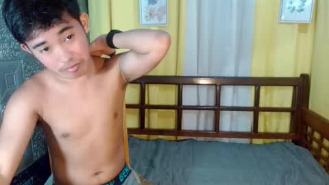 Snapshot of renzamora chatting on October 25, 1:06 am rnezamora online show from October 25, 1:06 am