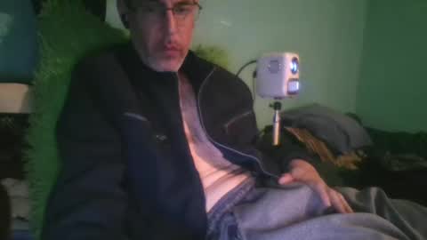 reyes_albert2006 online show from December 26, 7:03 am