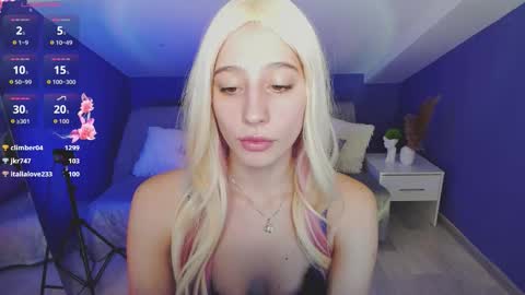 Snapshot of rioestrella chatting on October 18, 4:33 pm Emilia online show from October 18, 4:33 pm