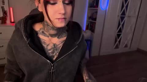   DianaBrite            fansl y online show from November 9, 2:09 pm