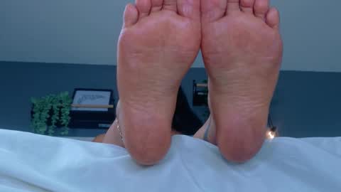 RIRI  online show from March 8, 2:04 am