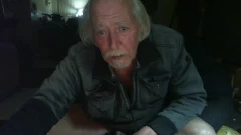 Snapshot of riverratggg chatting on October 18, 10:03 pm riveratggg online show from October 18, 10:03 pm