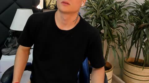 Roan Birkin online show from April 7, 9:06 pm